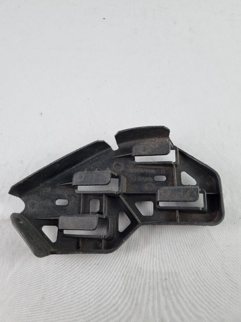 Suporte Guia Para-choque Diant Dir Volkswagen Polo 2007/2014
