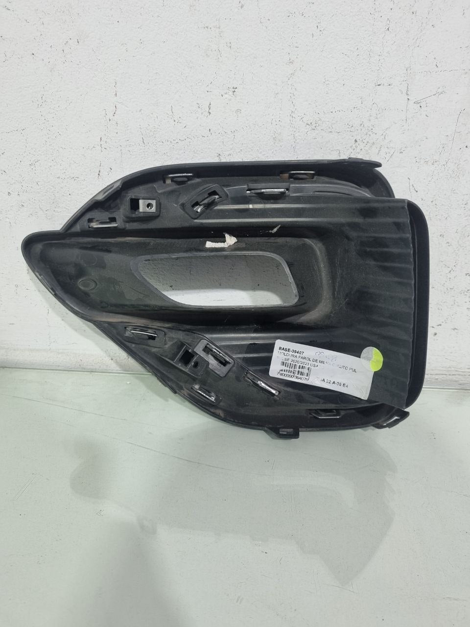 Moldura Farol de Milha Direito Fiat Pulse 2020/2023 Usado