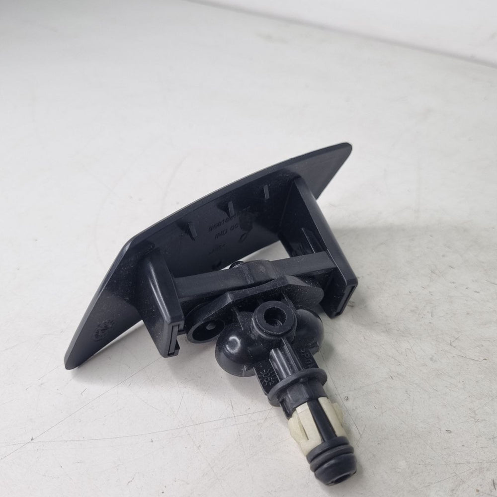 Tampa Esguicho Xenon Diant Direito Volkswagen Golf 2008/2012