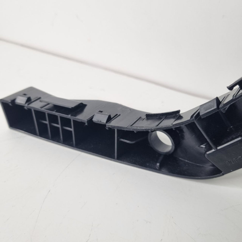Suporte Guia Para-choque Dianteiro Direito Hyundai i30 2008/2012 Usado