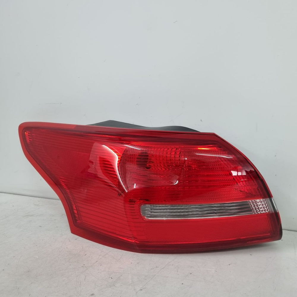 Lanterna Tras Esq Ford Focus Sedan 2016/2019