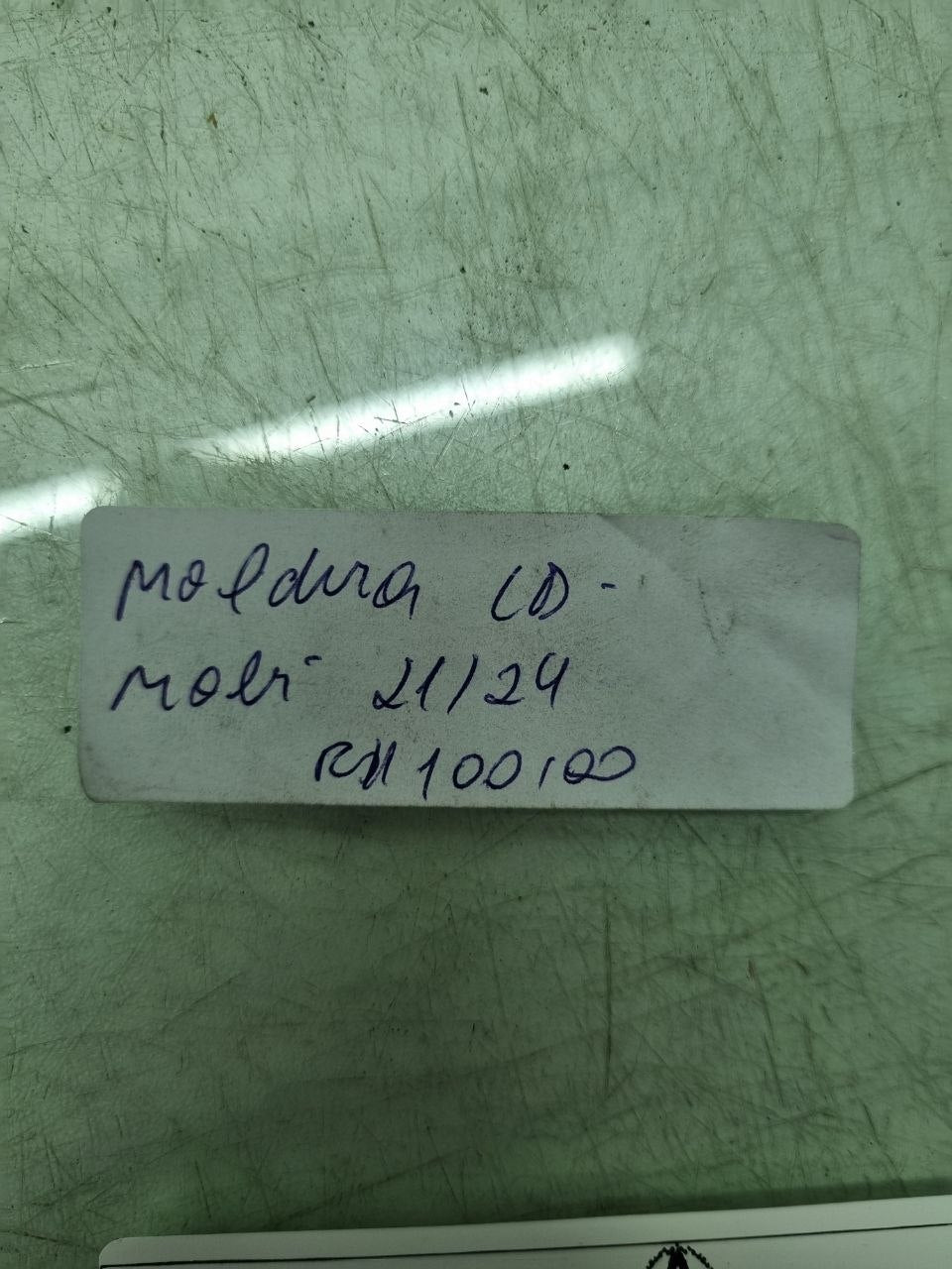 Moldura Milha Dianteira Direita Fiat Mobi 2021/2024 Usado