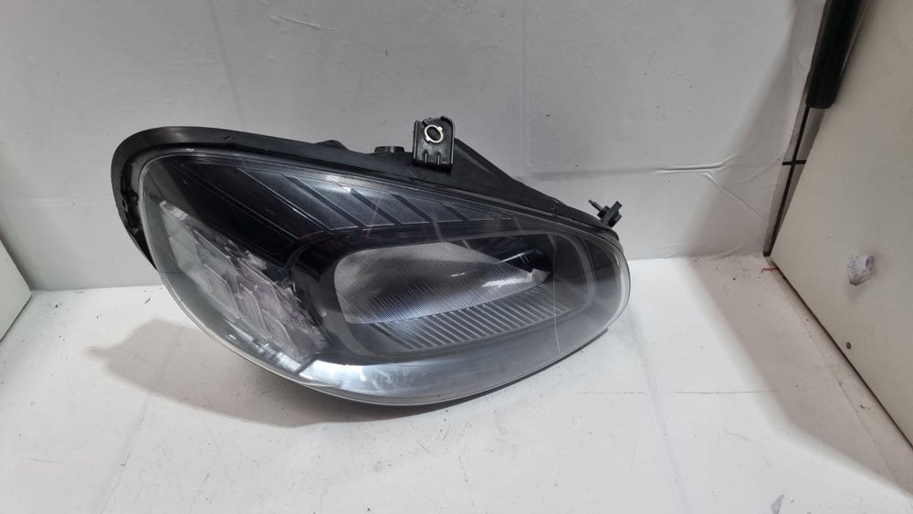 Farol Diant Esq Fiat Uno Mascara Negra 2011/2023