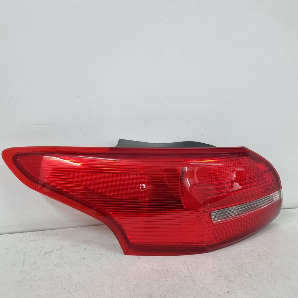 Lanterna Tras Esq Ford Focus Sedan 2016/2019
