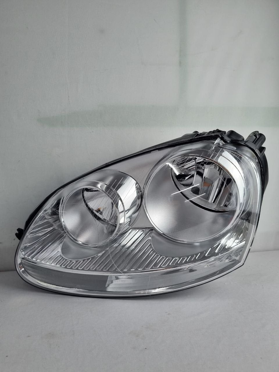 Farol lado esquerdo sem xenon Jetta 2007 a 2010