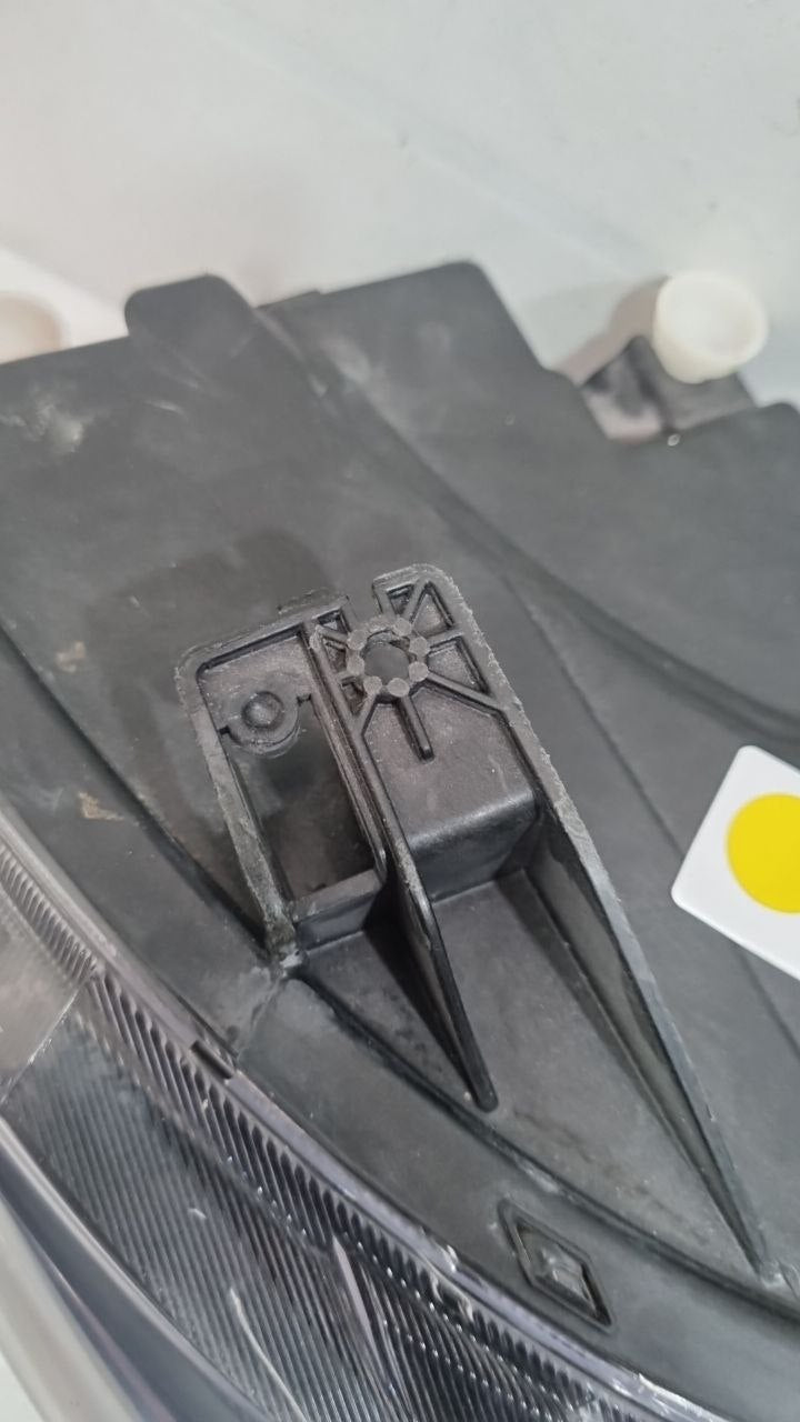 Farol lado direito full léd recuperado tracker 2020 a 2024
