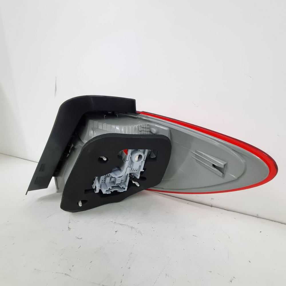 Lanterna Tras Esq Mercedes-Benz Classe B 2012/2018