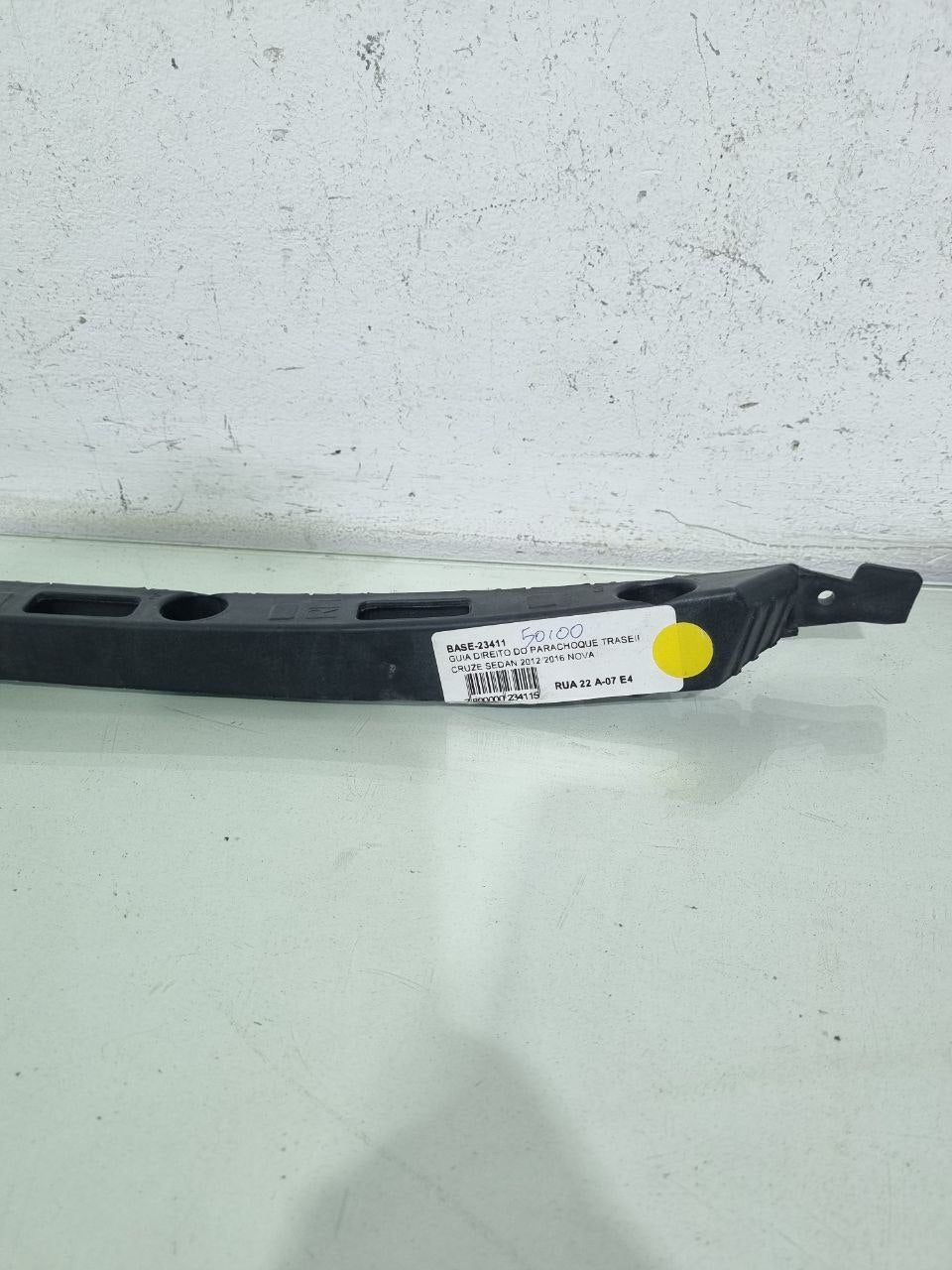 Guia Parachoque Traseiro Direito Chevrolet Cruze Sedan 2012/2016 Usado