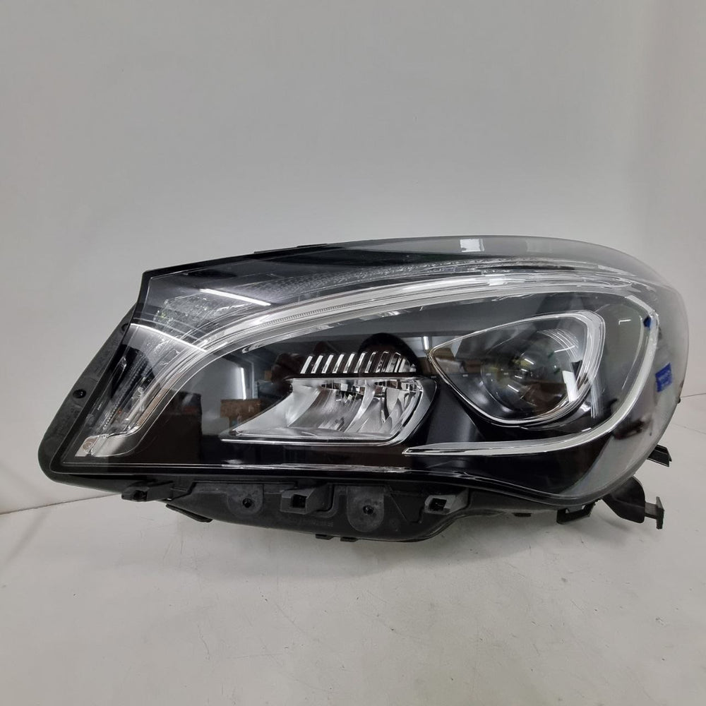 Farol Diant Esq Mercedes-Benz Classe CLA 2014/2018