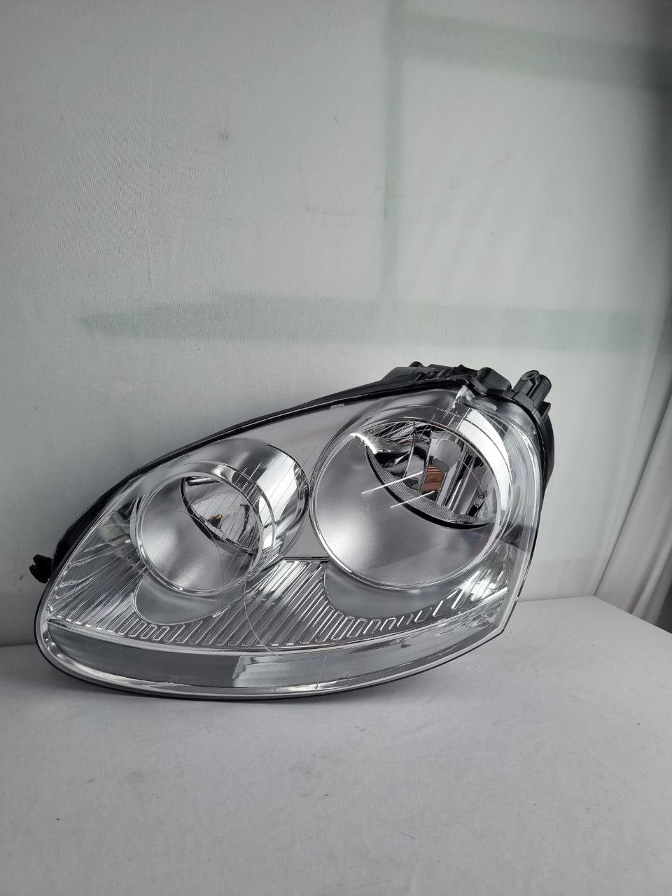 Farol lado esquerdo sem xenon Jetta 2007 a 2010