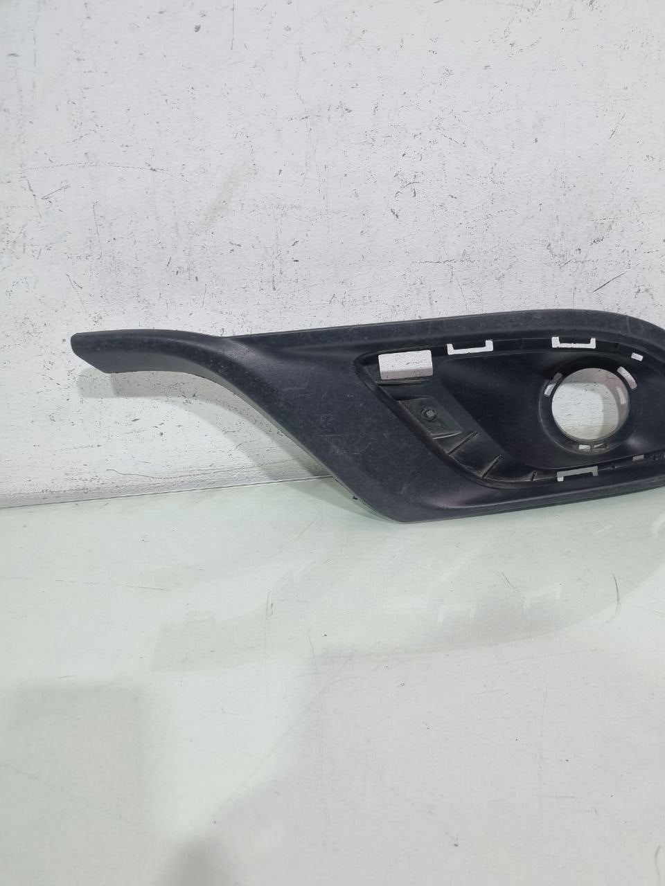 Moldura Farol de Milha Esquerda Dodge Durango 2014/2017 Usado