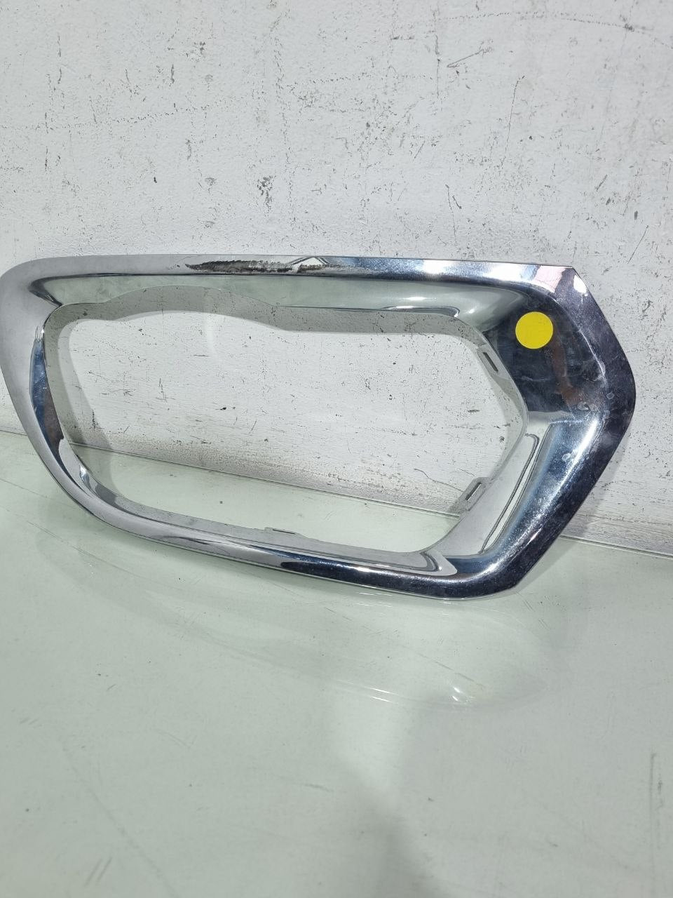 Friso Moldura Farol de Milha Esquerdo Renault Sandero 2015/2019 Usado