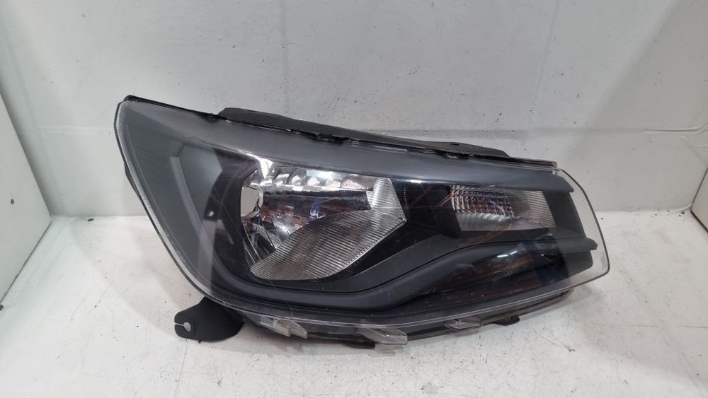 Farol Diant Dir Volkswagen Saveiro Robust 2023/2025