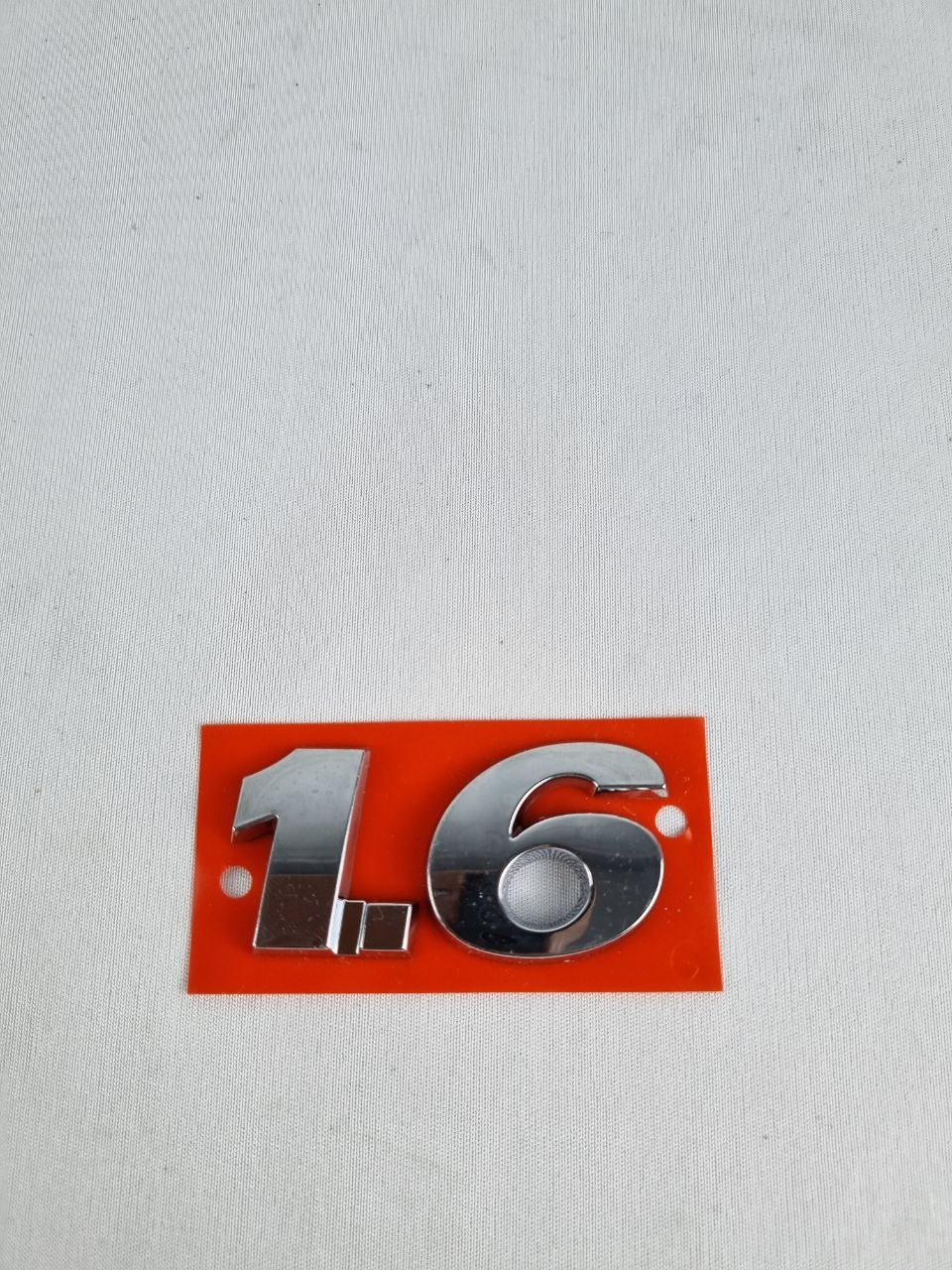 Emblema 1.6 Traseiro Volkswagen Gol Parati Saveiro Fox Voyage Novo