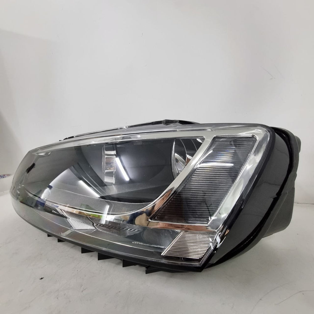 Farol lado esq sem léd jetta 2012 a 2016 novo