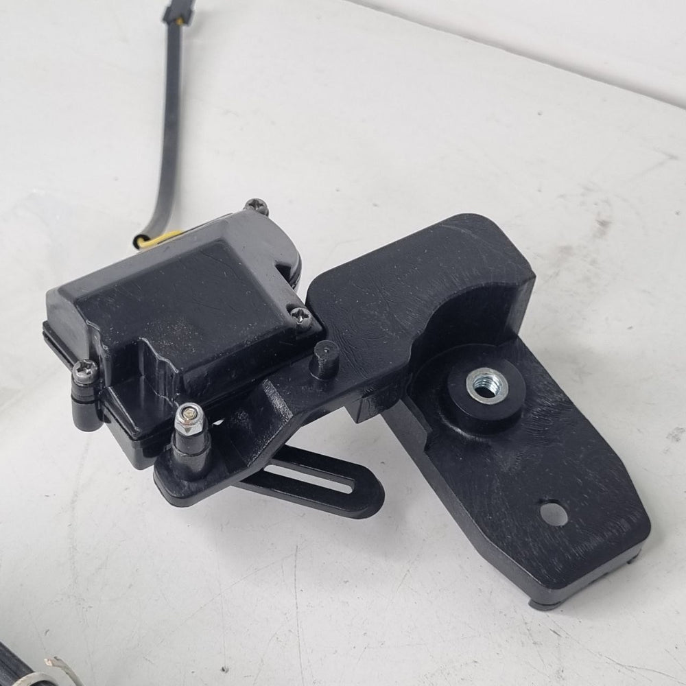 Trava Elétrica Caçamba Volkswagen Amarok 2010/2020 Nova