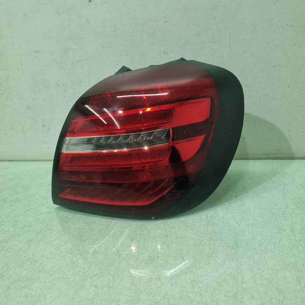 Lanterna direita Mercedes GLA 250 Modelo 2017/2020