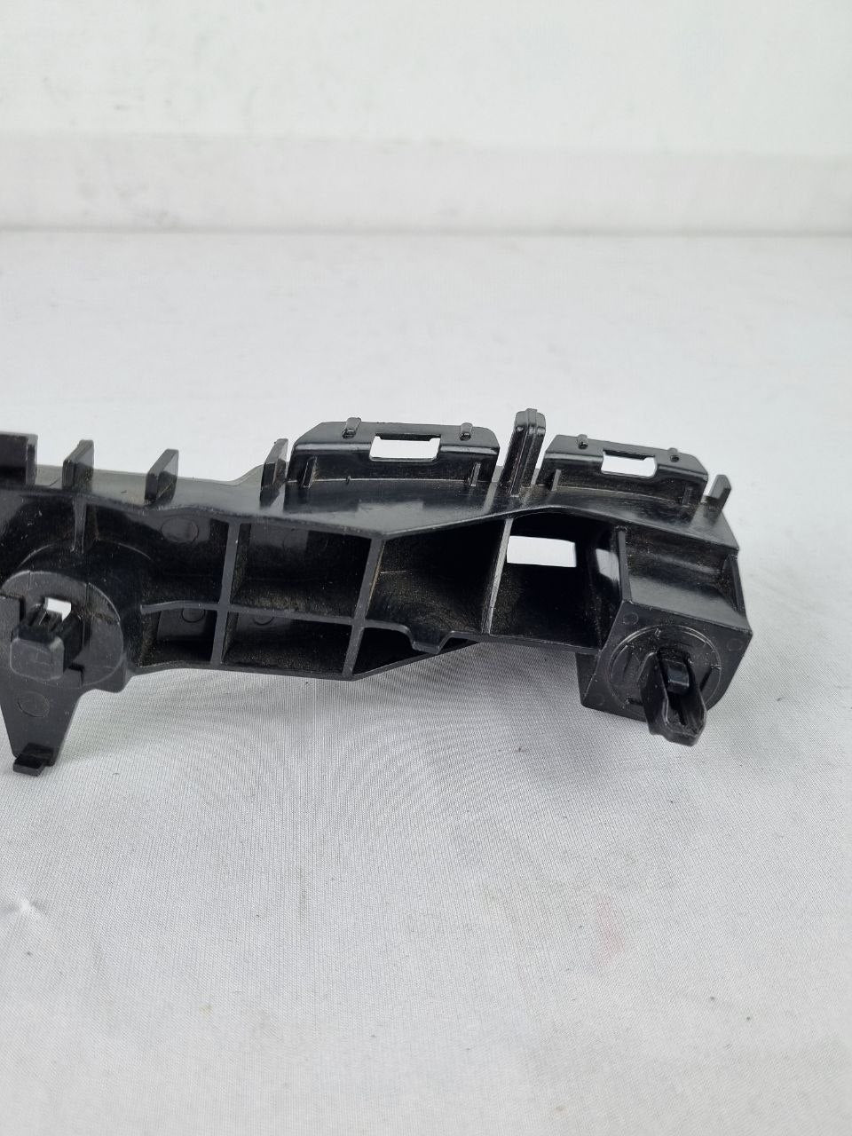 Suporte Guia Para-choque Diant Dir Toyota Hilux SW4 2012/2015