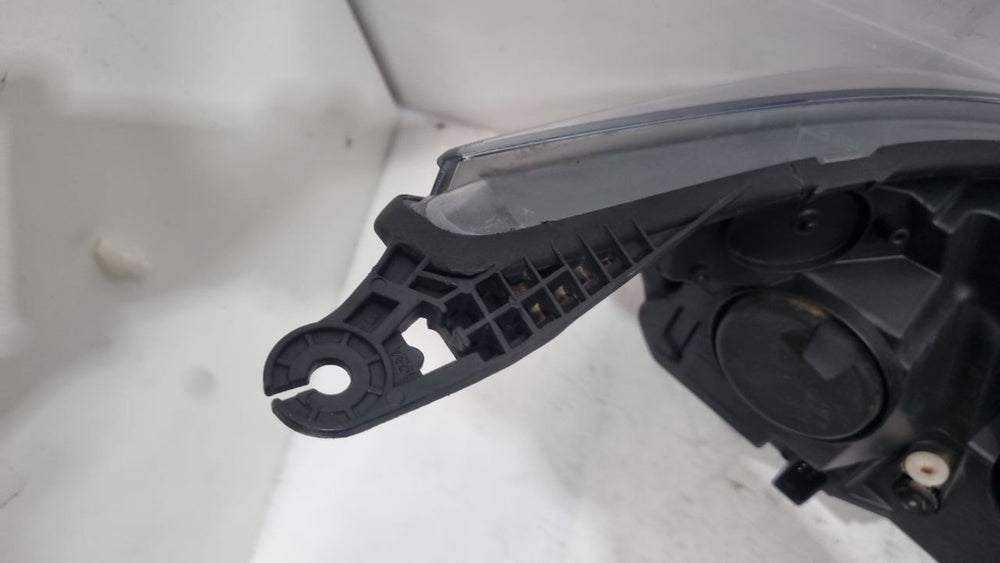 Farol lado esquerdo recuperado sem léd friso preto S10 2017 a 2023