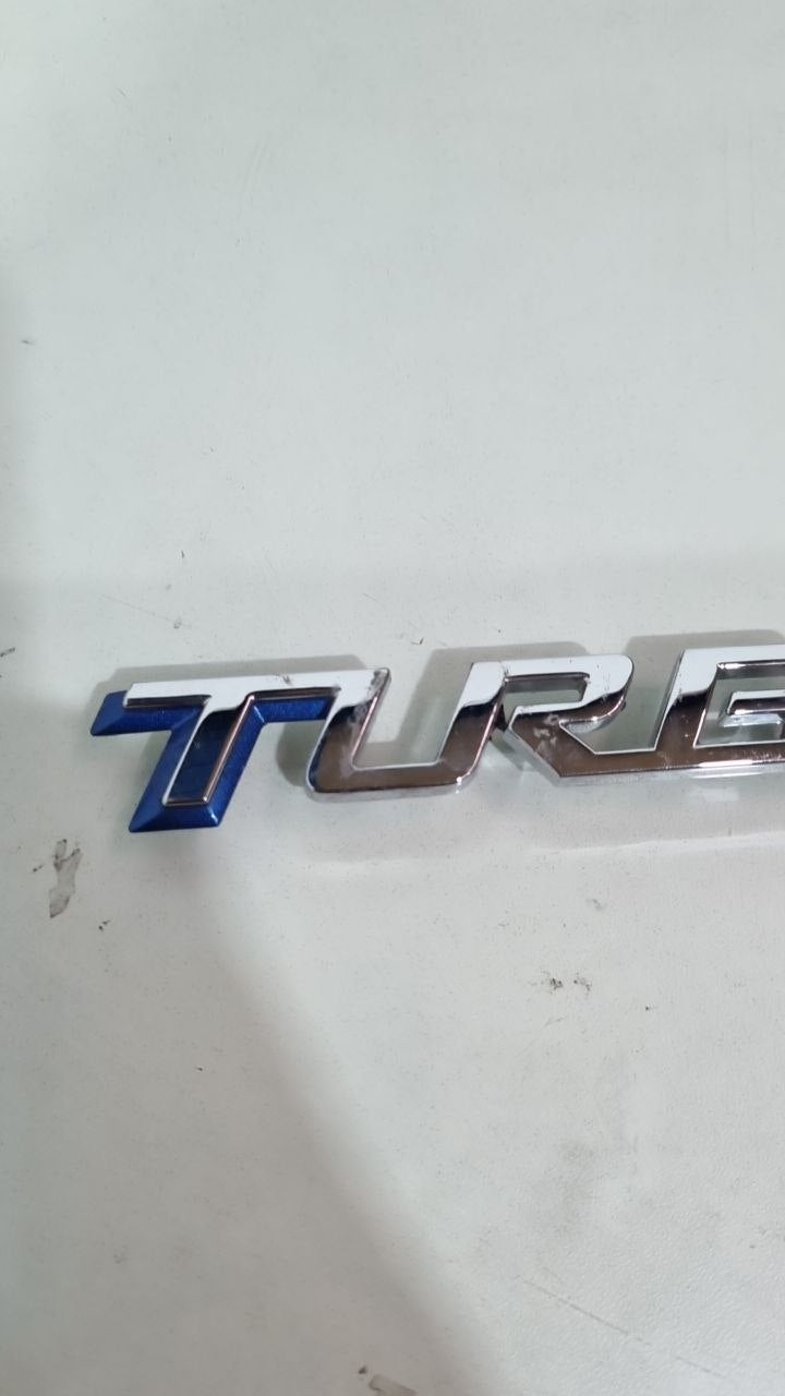 Emblema Turbo Tampa Tras Chevrolet Onix/Tracker 2020/2024