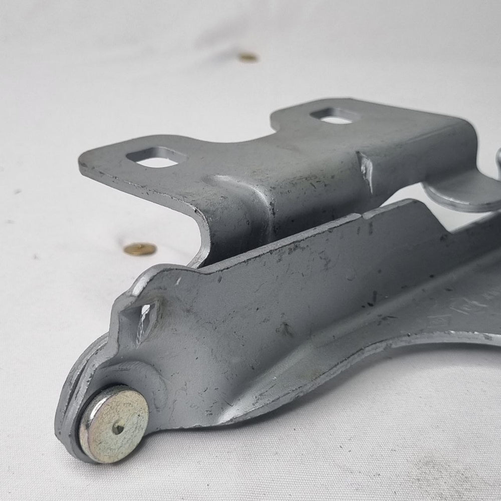 Dobradiça Capô Lado Direito Renault Clio 2003/2012 Usado