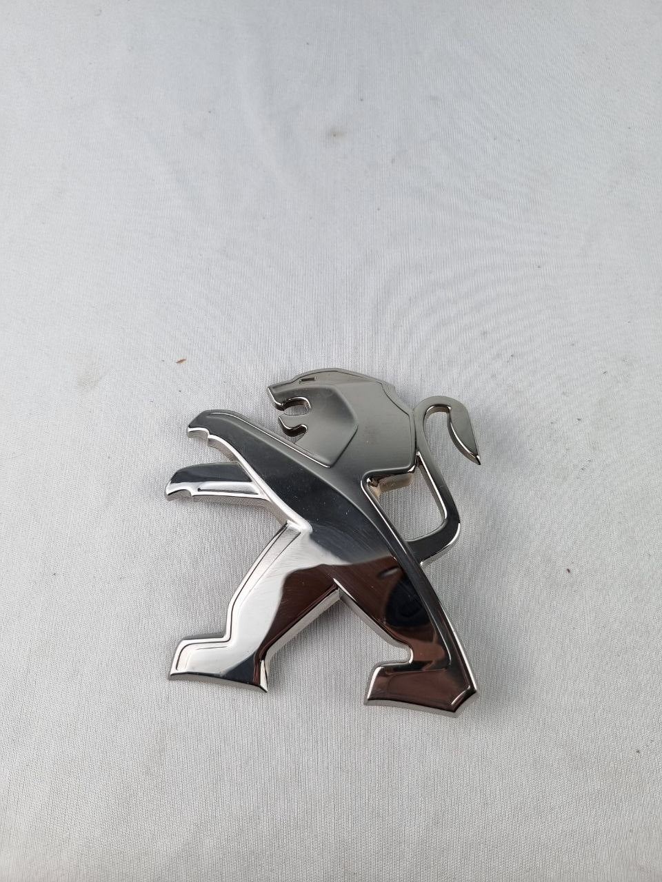 Emblema Leão Diant Peugeot 2008 2020/2023