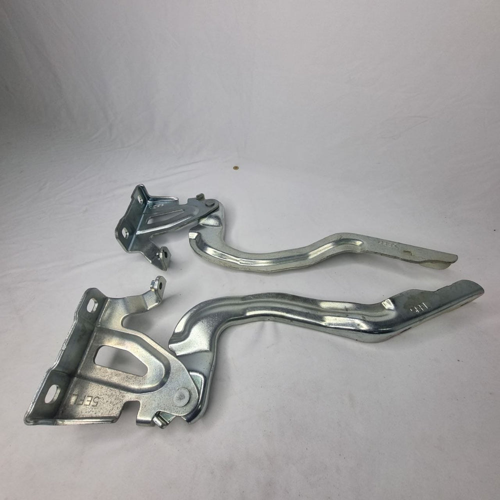 Par de Dobradiças do Capô Nissan Versa 2020/2023 Novo
