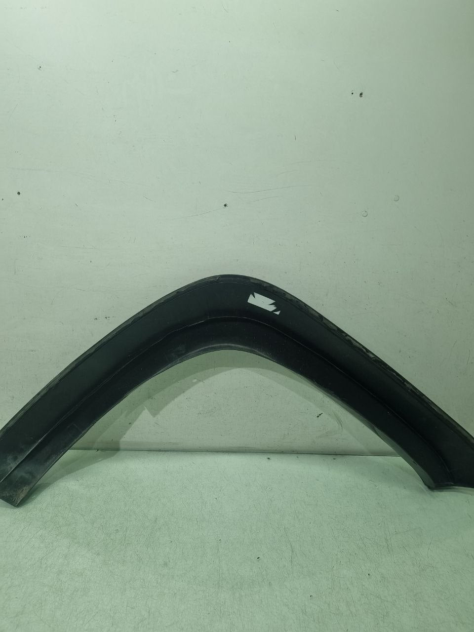 Moldura Paralama Traseiro Esquerdo Volkswagen Amarok 2010/2022 Usado