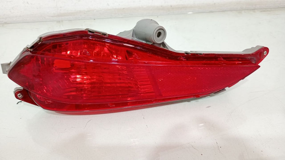 Lanterna Tras Neblina Esq Toyota Yaris Sedan 2017/2025