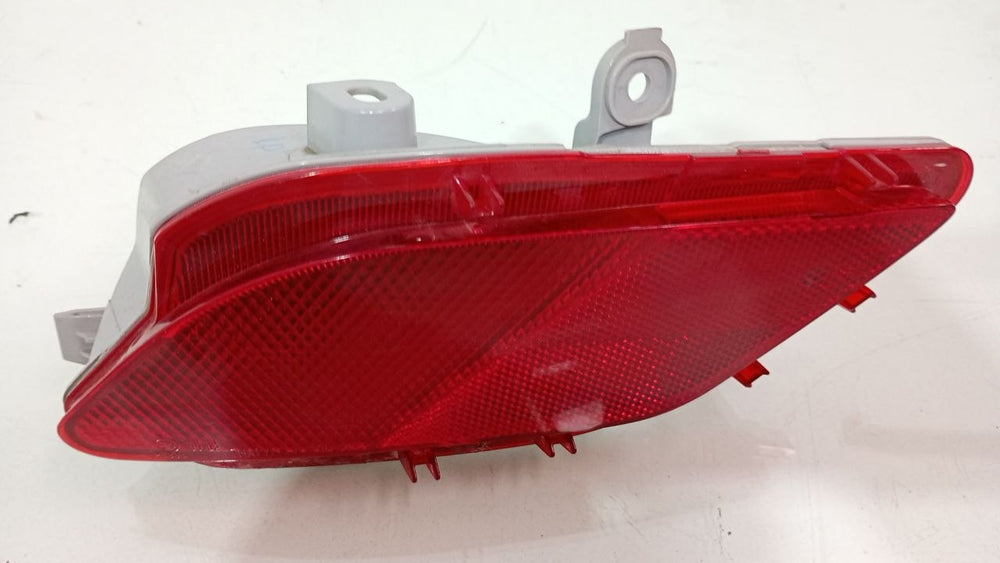 Lanterna Tras Neblina Esq Toyota Yaris Sedan 2018/2025