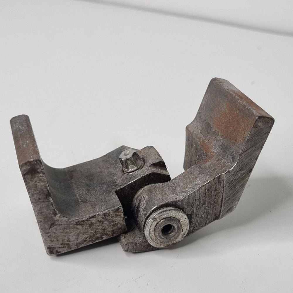 Dobradiça Porta Traseira Esquerda VW Gol 1993/2012 Usada