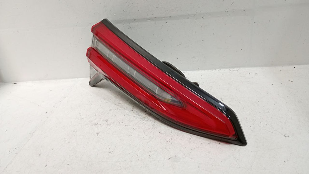 Lanterna Tras Tampa Esq Toyota Hilux SW4 2021/2025