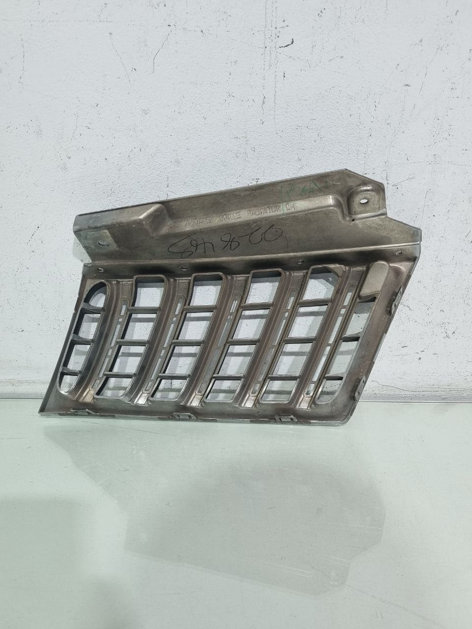 Grade Superior Esquerda Parachoque Mitsubishi L200 Triton 2012/2014 Usado