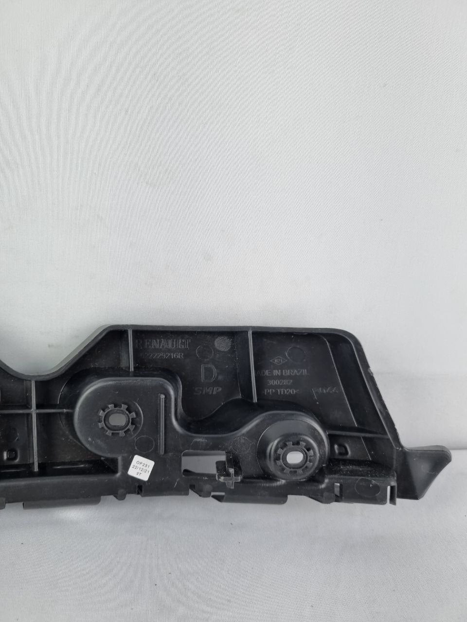 Suporte Guia Parachoque Dianteiro Direito Renault Duster 2012/2019 Novo