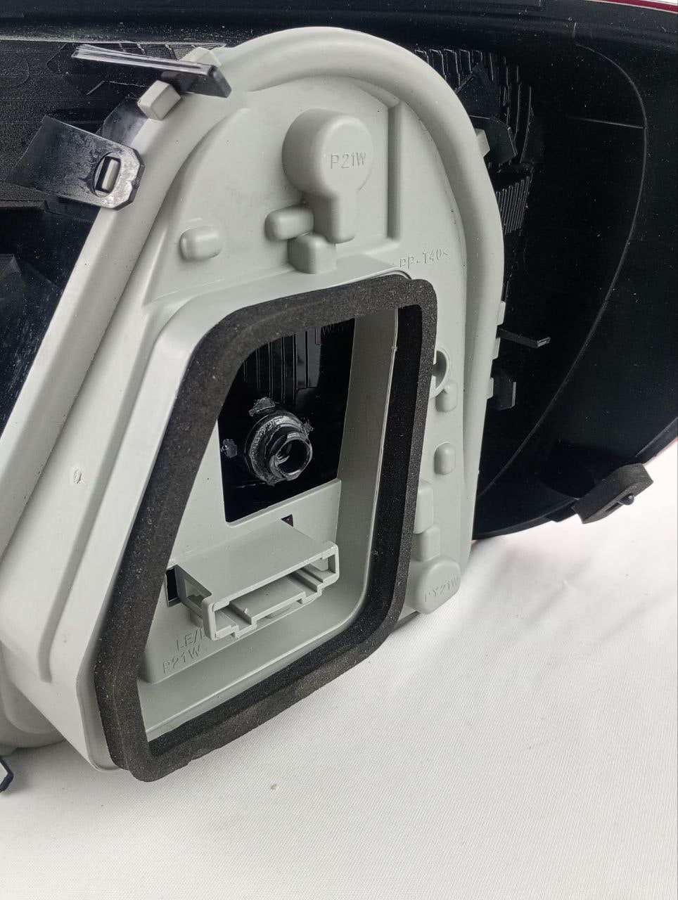 Lanterna Tras Esq Volkswagen Gol GVI 2013/2023
