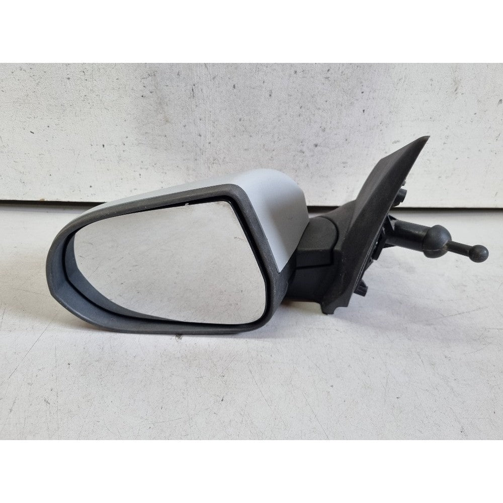 Retrovisor esquerdo manual Chevrolet Onix 2013/2017 usado