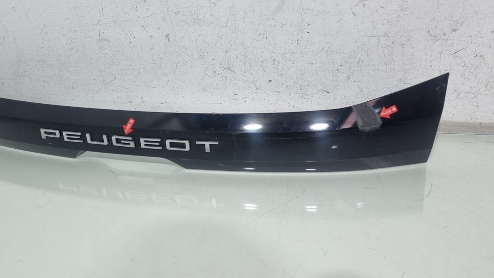 Moldura Tampa Tras Peugeot 208 2020/2023