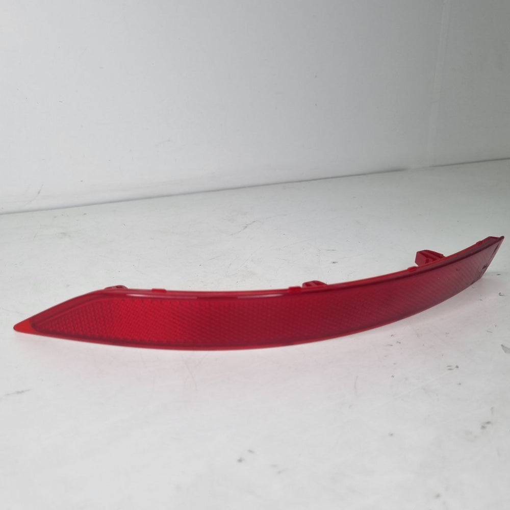Refletor Parachoque Tras Esq Volkswagen Saveiro 2018/2023