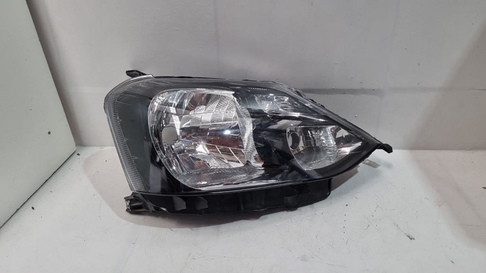 Farol Dianteiro Direito Toyota Etios 2013/2021 Usado