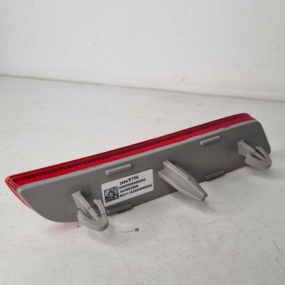 Refletor Tras Dir Chevrolet Onix Hatch 2020/2024