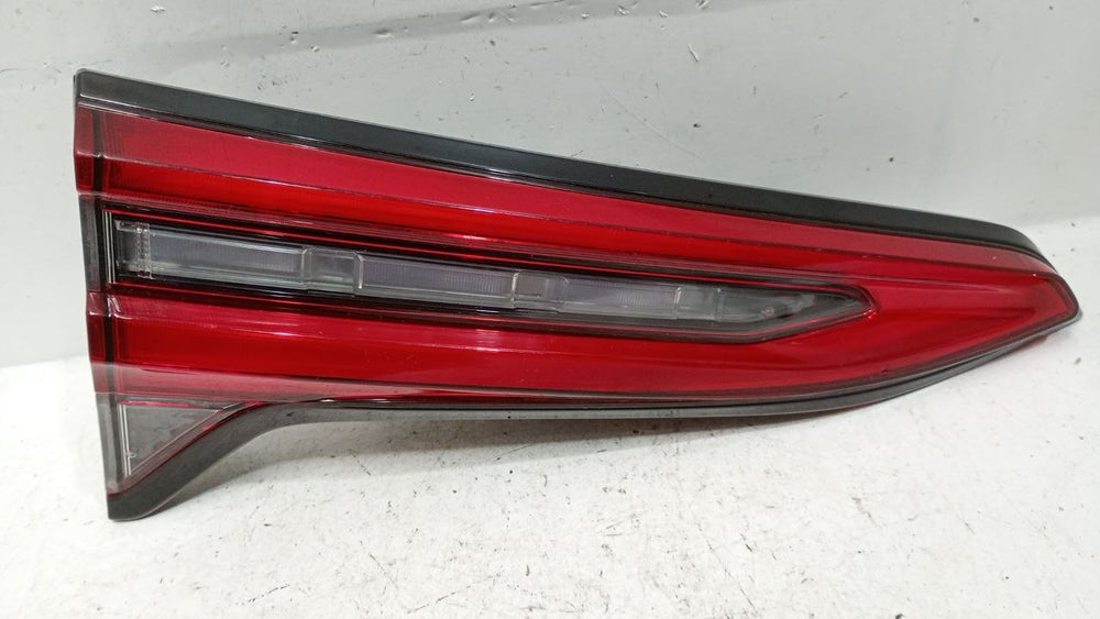 Lanterna Tras Tampa Esq Toyota Hilux SW4 2021/2025