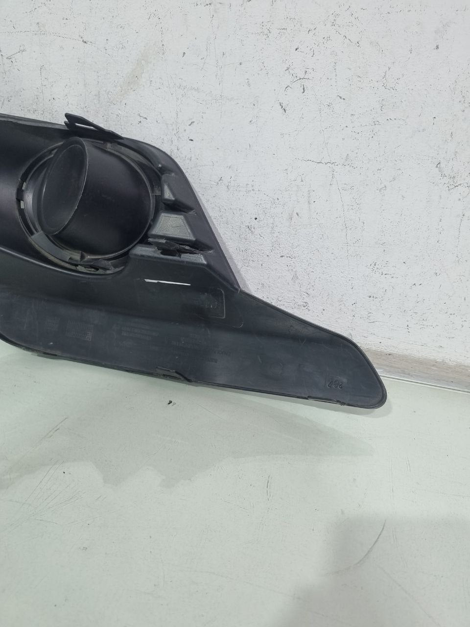 Moldura Farol de Milha Direita Renault Sandero 2019/2021 Usado