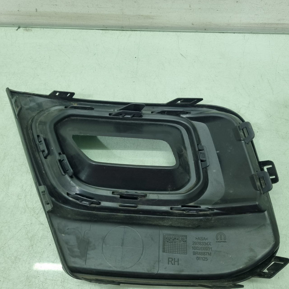 Moldura Farol Milha Dir Jeep Renegade 2023/2025 Usado