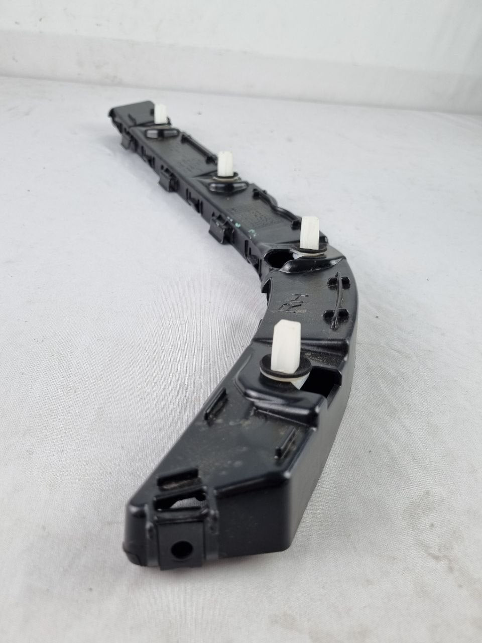 Guia Suporte Para-choque Tras Esq Hyundai HB20 Sedan 2012/2019