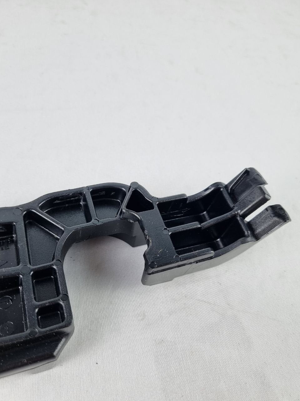 Suporte Tampa Tras Renault Sandero 2007/2016