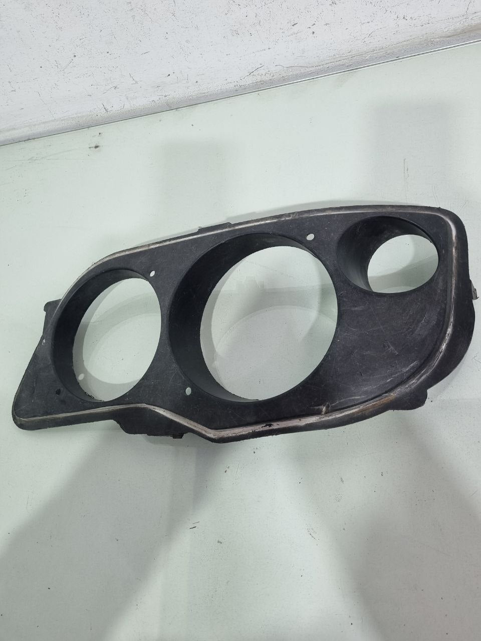 Moldura Farol Diant Esq Mercedes-Benz Atego 2013/2017