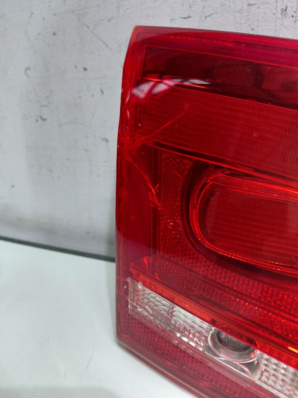 Lanterna Traseira Tampa Esq Volkswagen Passat 2011/2015 -