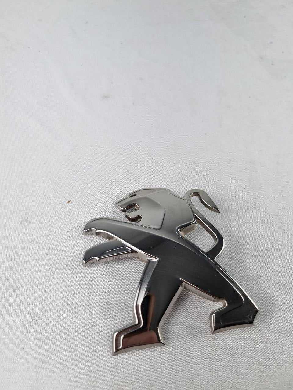 Emblema Leão Diant Peugeot 2008 2020/2023