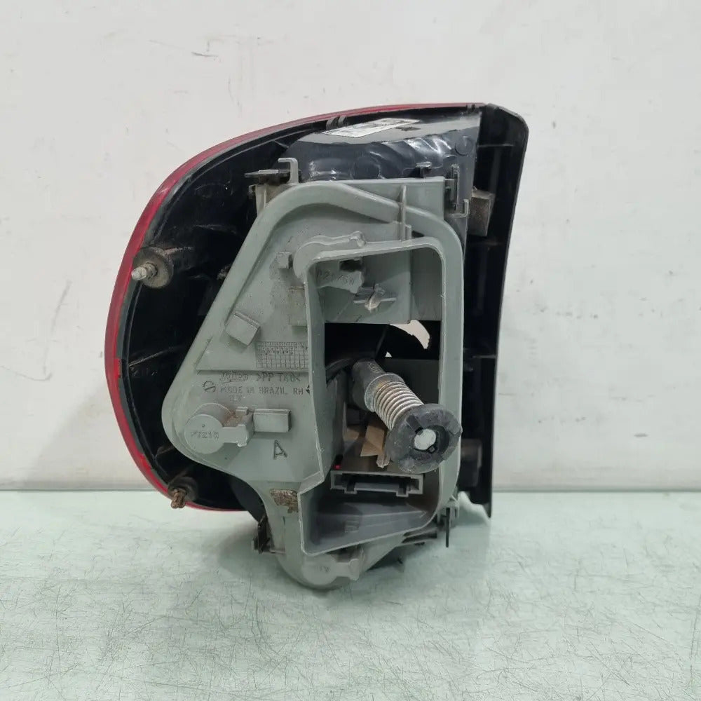 Lanterna Direita Volkswagen Fox 2004/2010 Recon