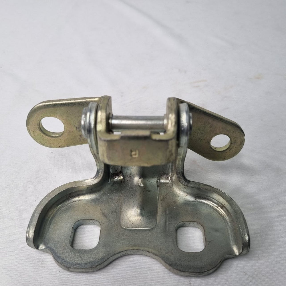 Dobradiça Inferior Porta Traseira Direita Chevrolet Cobalt 2012/2020 Usada